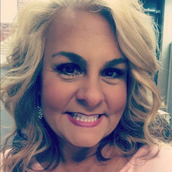 Meet your Posher, Gina - Picture 2 of 6